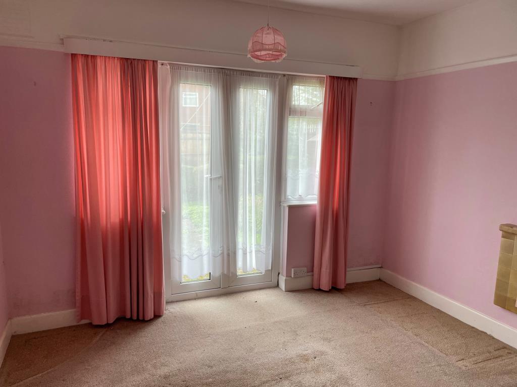 Lot: 97 - SEMI-DETACHED BUNGALOW FOR UPDATING - 